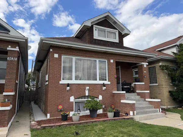 5528 W Henderson ST, Chicago, IL 60641
