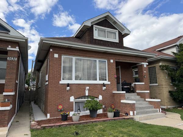 5528 W Henderson ST, Chicago, IL 60641