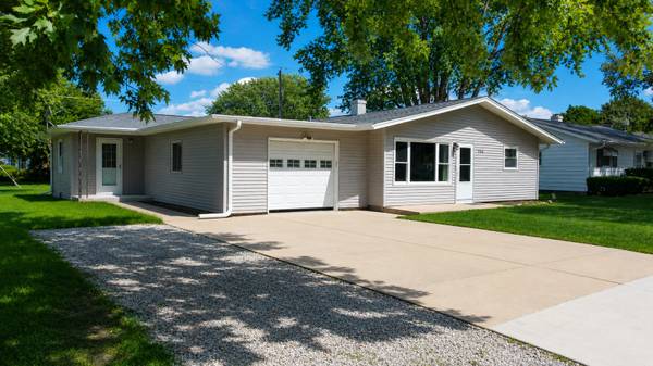 1418 Chippewa DR, Ottawa, IL 61350