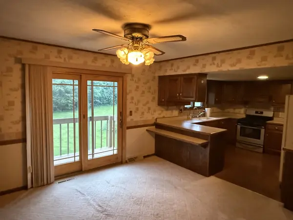 32W717 Hecker DR, Dundee, IL 60118