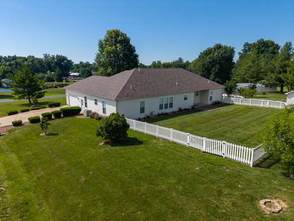 14205 N McRaven LN, Mt Vernon, IL 62864