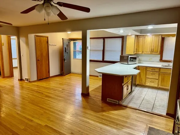 32 University CT, Normal, IL 61761