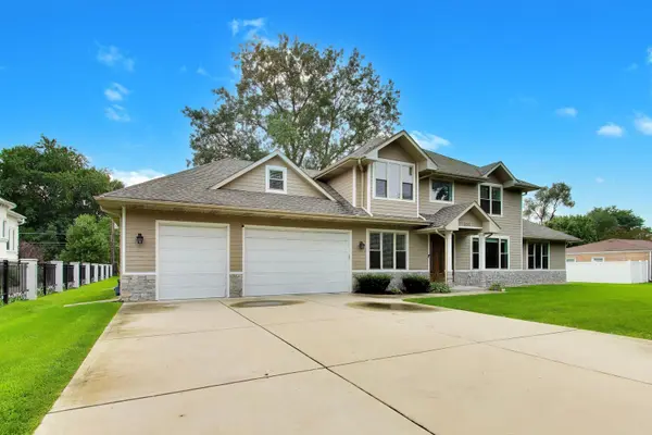 2311 N Arlington Heights RD, Arlington Heights, IL 60004