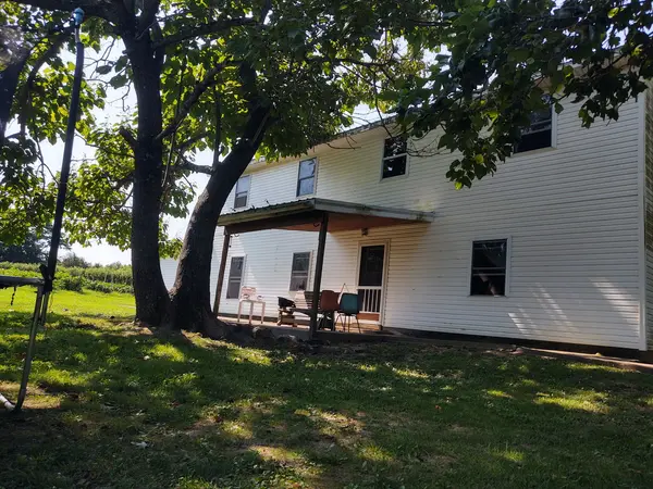 425 King Hill LN, Vienna, IL 62995
