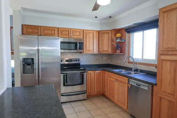 240 Brentwood DR, Des Plaines, IL 60016
