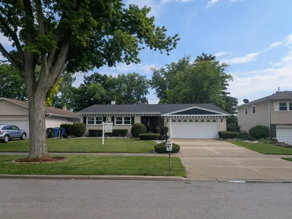 1825 E Sitka LN E, Mount Prospect, IL 60056