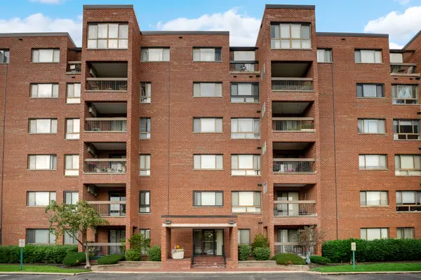 600 Naples CT #106, Glenview, IL 60025