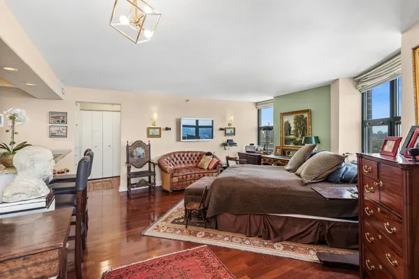 3660 N Lake Shore DR #2812, Chicago, IL 60613