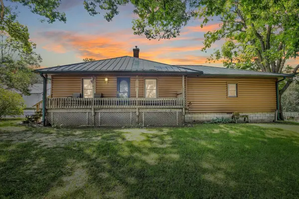 675 E 1950 North RD, Monticello, IL 61856