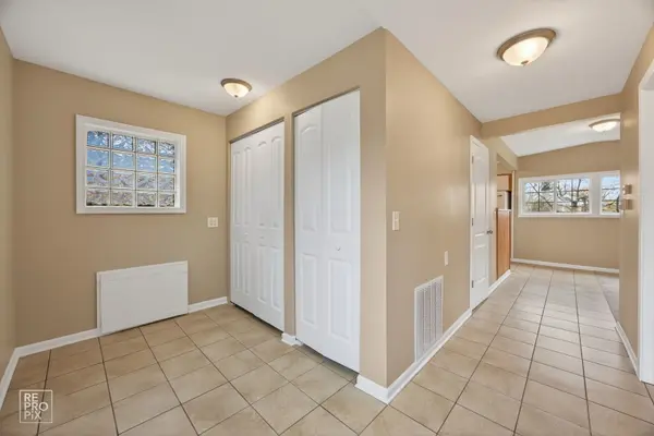 33704 N Oakland DR, Gages Lake, IL 60030