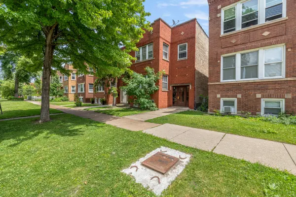 3031 N DAVLIN CT, Chicago, IL 60618