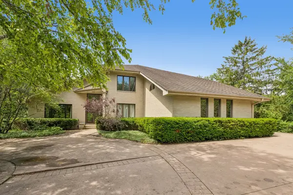 1191 Hunters LN, Libertyville, IL 60048