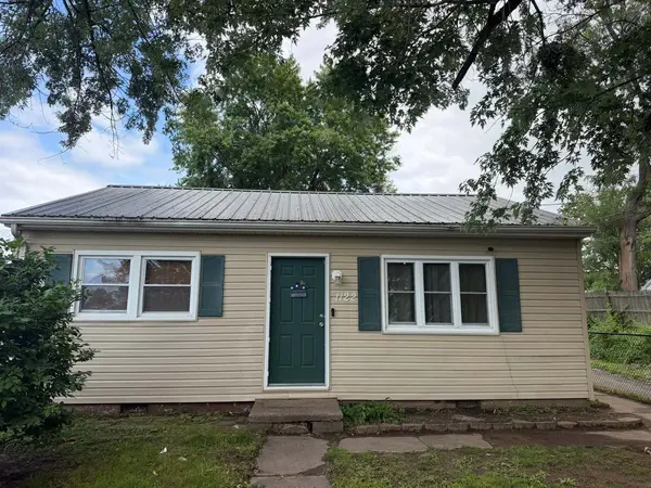 1122 N 17th ST, Quincy, IL 62301