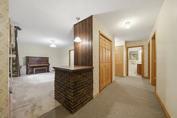 2087 Blackhawk LN, Dixon, IL 61021