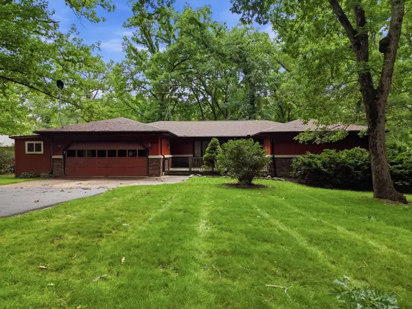 2087 Blackhawk LN, Dixon, IL 61021