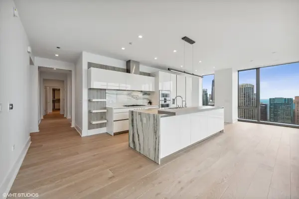 363 E Wacker DR #3908, Chicago, IL 60601