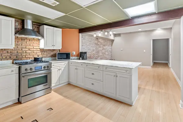 735 W 35th ST, Chicago, IL 60616