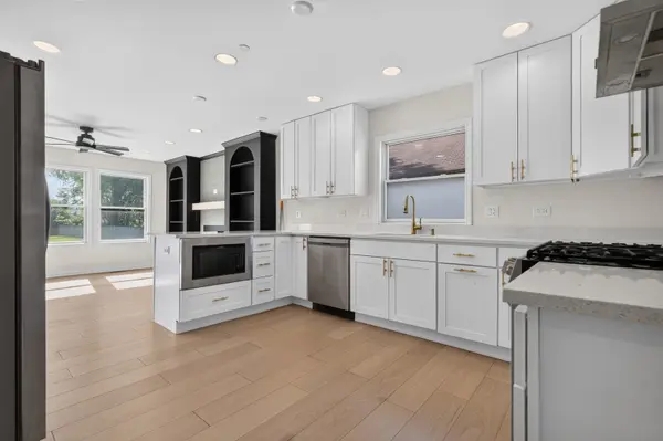 1645 Webster LN, Des Plaines, IL 60018