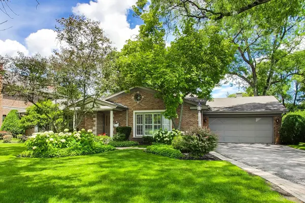 1515 Meadow LN, Glenview, IL 60025