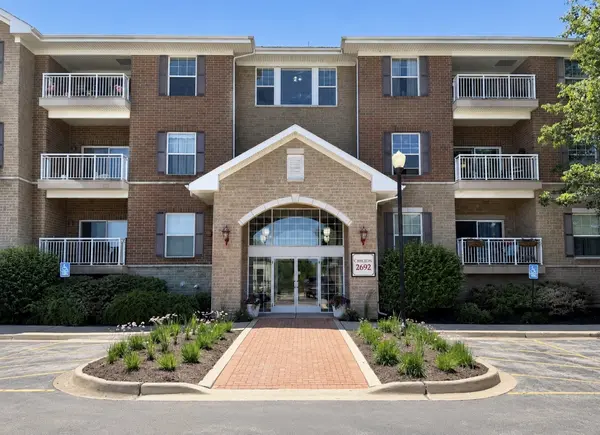 2692 Stone CIR #302, Geneva, IL 60134