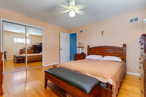 1823 Dobson ST, Evanston, IL 60202