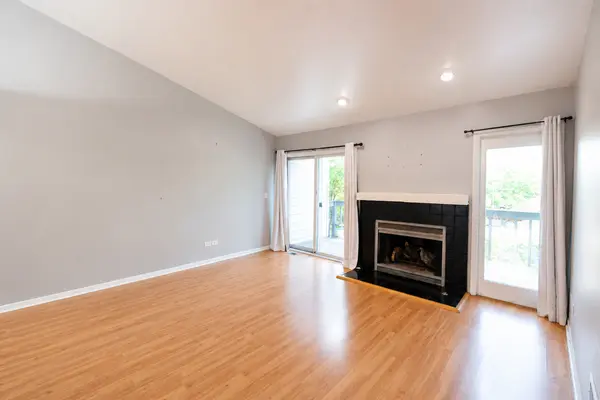 812 Maple LN, Wheeling, IL 60090