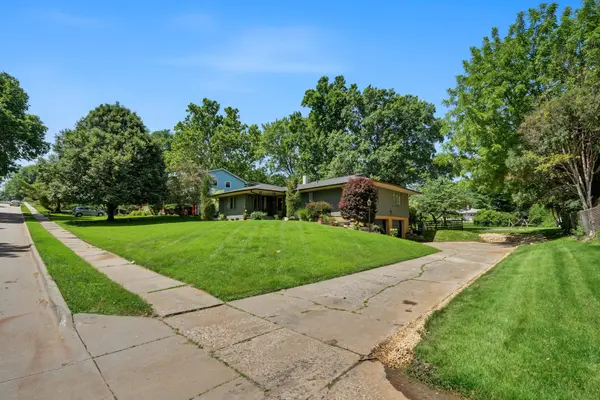 2606 Fairhaven RD, Davenport, IA 52803