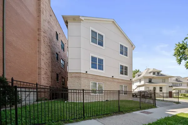 7441 N Rogers AVE, Chicago, IL 60626