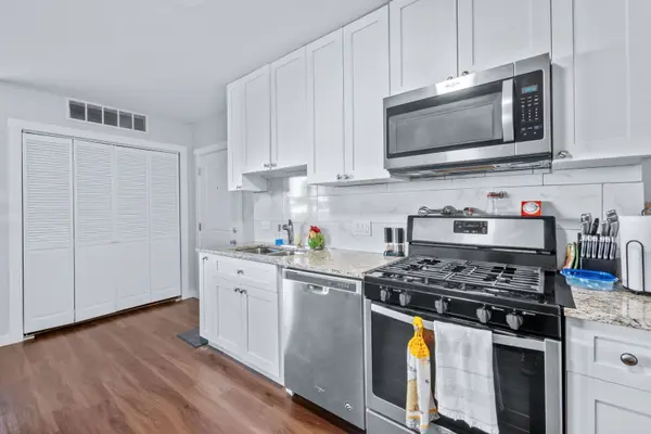 7441 N Rogers AVE, Chicago, IL 60626