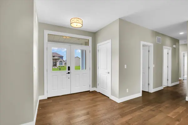 1606 Kassen AVE, Mahomet, IL 61853