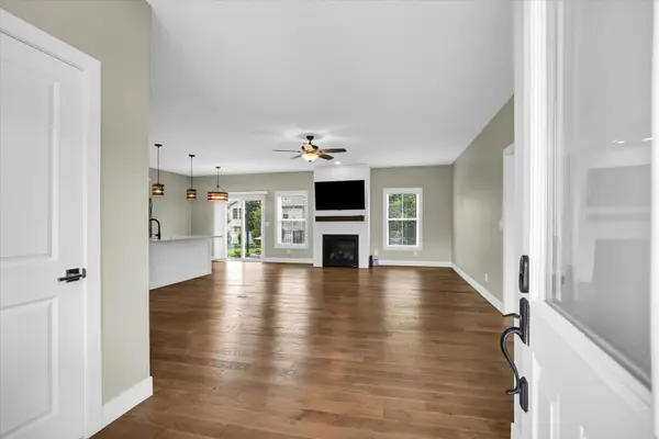 1606 Kassen AVE, Mahomet, IL 61853