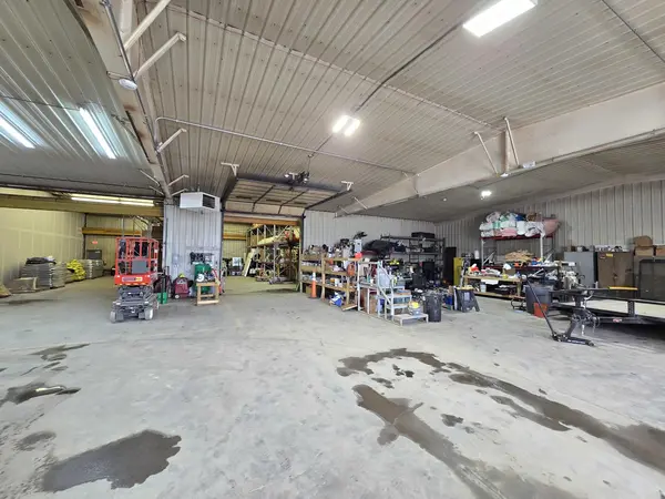 439 Devils Glen RD, Bettendorf, IA 52722