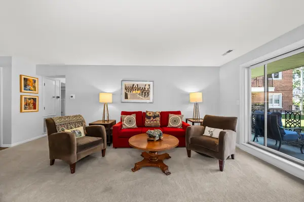 2333 Central ST #206, Evanston, IL 60201