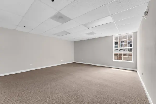214 Main ST #2C, Woodstock, IL 60098