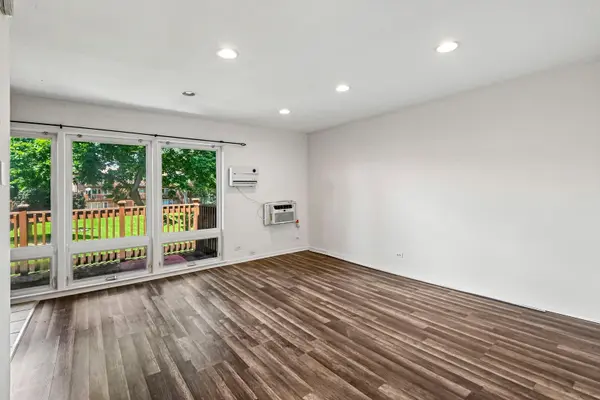 2220 Arbor CIR #25, Downers Grove, IL 60515