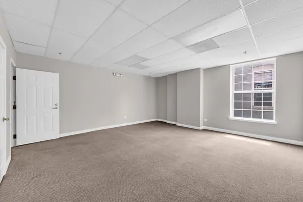 214 Main ST #2D, Woodstock, IL 60098