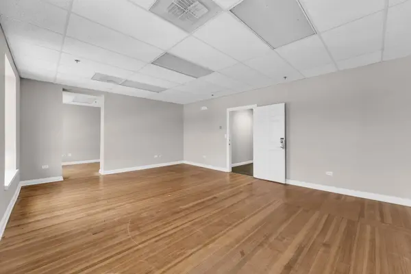 214 Main ST #2E, Woodstock, IL 60098