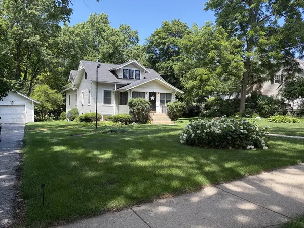 240 Hill AVE, Glen Ellyn, IL 60137