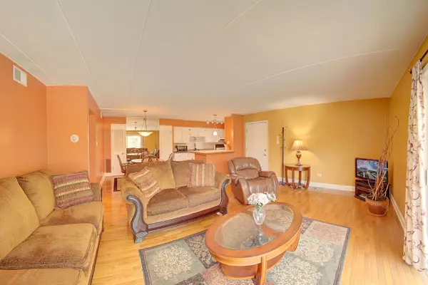 10801 S Keating AVE #2SE, Oak Lawn, IL 60453