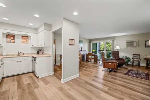 3913 Saratoga AVE #G-204, Downers Grove, IL 60515