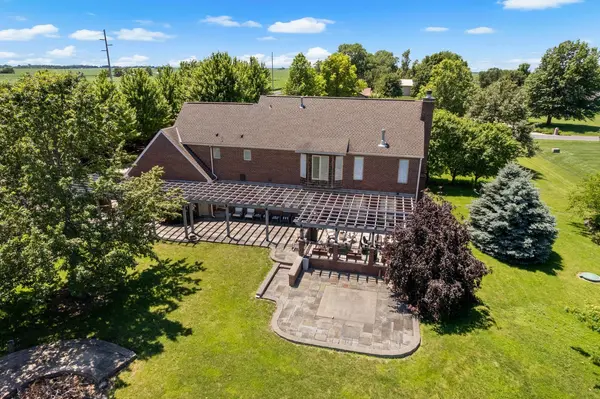 2102 Belmont Park LN, Champaign, IL 61822