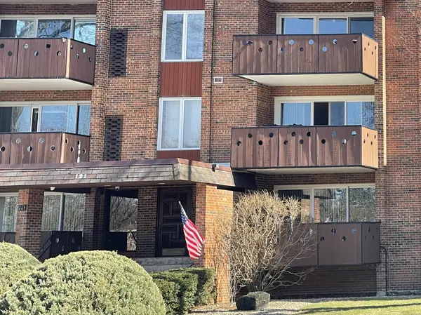 121 S Spruce AVE #103, Wood Dale, IL 60191