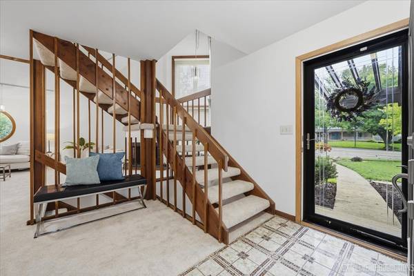 942 Montgomery CT, Naperville, IL 60540