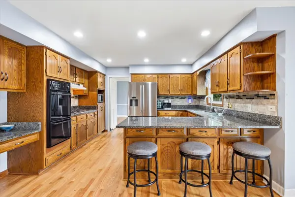 6076 Angel LN, Lisle, IL 60532