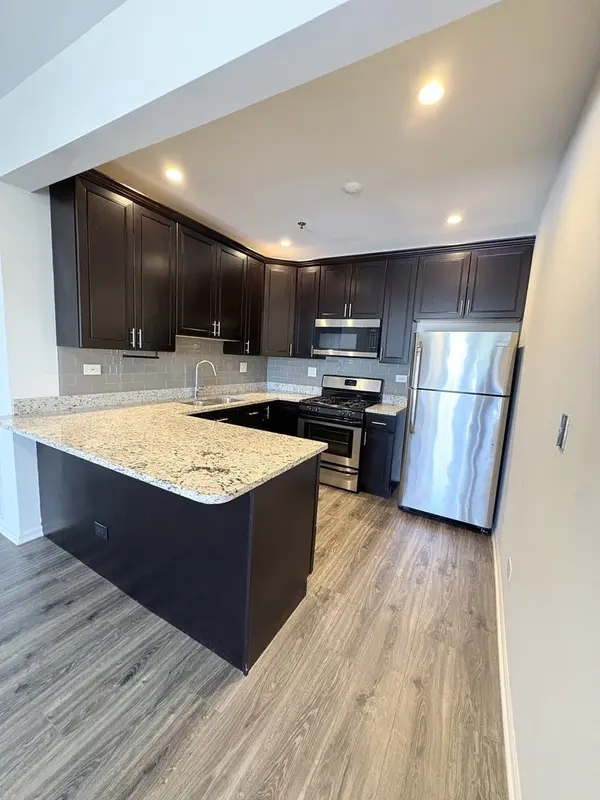 625 Deerfield RD #402, Deerfield, IL 60015