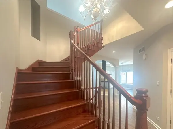 670 Leslie CT, Carol Stream, IL 60188