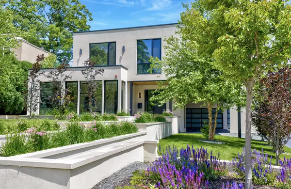 921 Sheridan RD, Glencoe, IL 60022