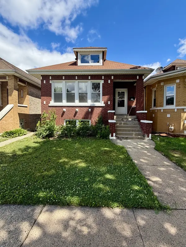 5216 W Melrose ST, Chicago, IL 60641