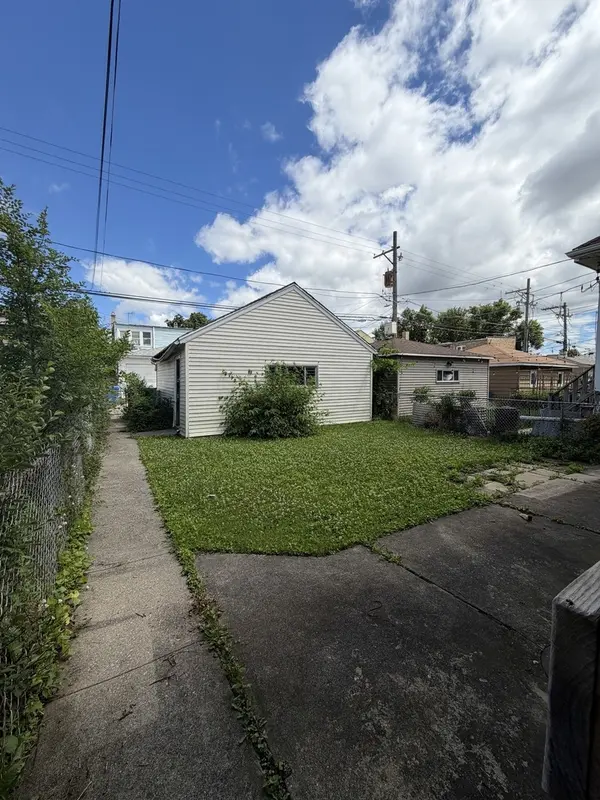 5216 W Melrose ST, Chicago, IL 60641