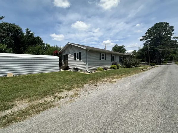 401 W Perrine ST, Johnston City, IL 62951